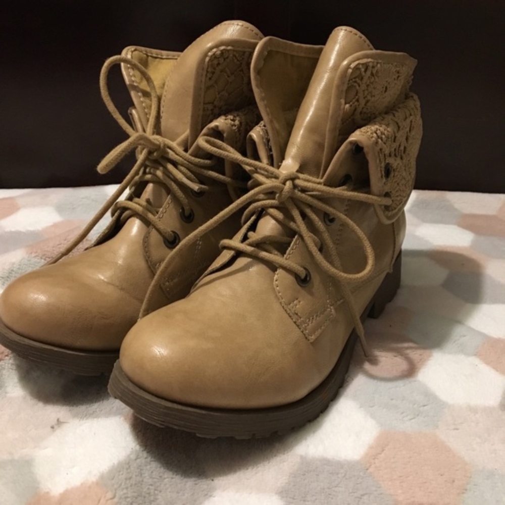 Rock & Candy Women’s Tan Combat Boots